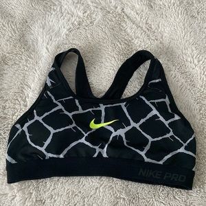 Nike pro sports bra